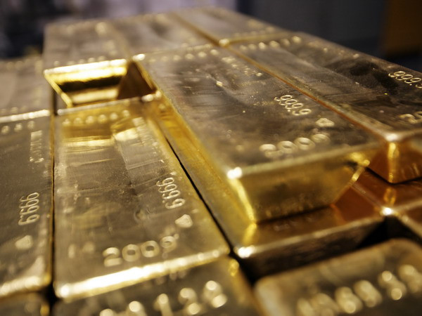 Giá vàng gần chạm "đỉnh" trong hai tuần qua nhờ quyết định của Fed ảnh 1