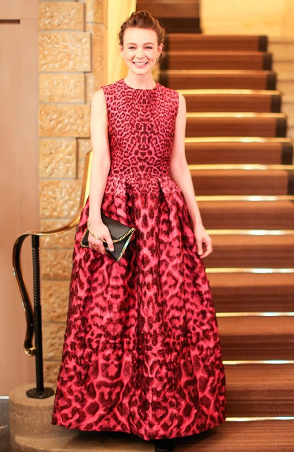 Tạo điểm nhấn với ví cầm tay dự tiệc như sao thế giới ảnh 11