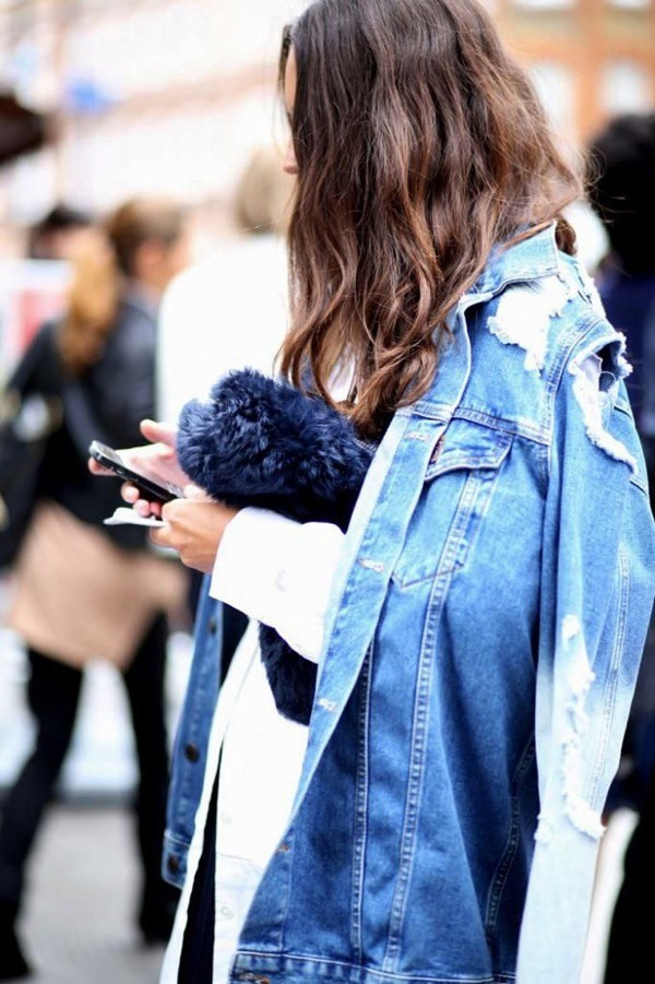 Ví cầm tay lông thú ấm áp và sành điệu cho quý cô mùa lạnh ảnh 4