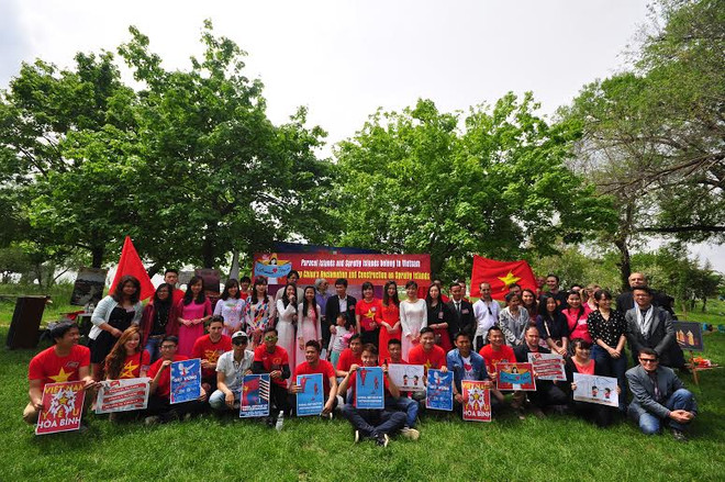 Sinh viên Việt ở Italy sôi nổi kỷ niệm 40 năm thống nhất đất nước ảnh 1