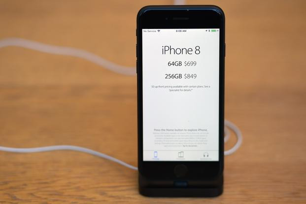 Vượt iPhone X và Galaxy S9, iPhone 8 là mẫu điện thoại bán chạy nhất ảnh 1