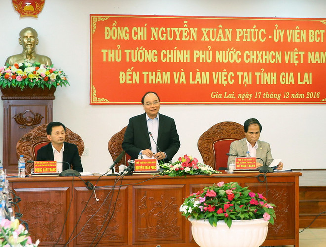 Thủ tướng Nguyễn Xuân Phúc phát biểu tại buổi làm việc với lãnh đạo chủ chốt tỉnh Gia Lai. (Ảnh: Thống Nhất/TTXVN) Thủ tướng Nguyễn Xuân Phúc thăm và làm việc với tỉnh Gia Lai ảnh 1