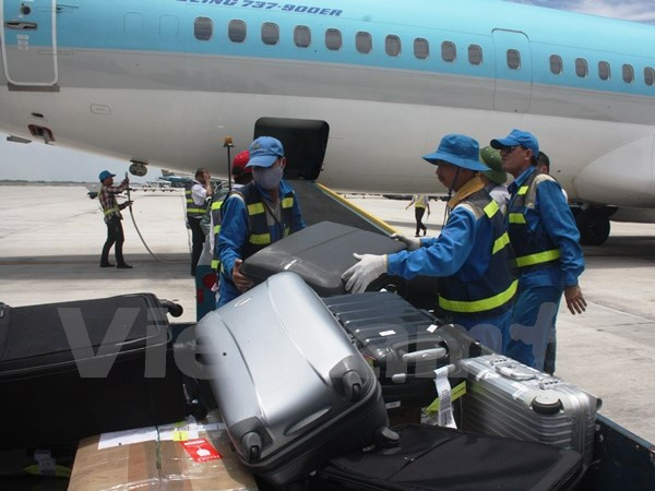 Yêu cầu giám sát hành lý nhân viên hàng không ra vào khu vực cách ly ảnh 1