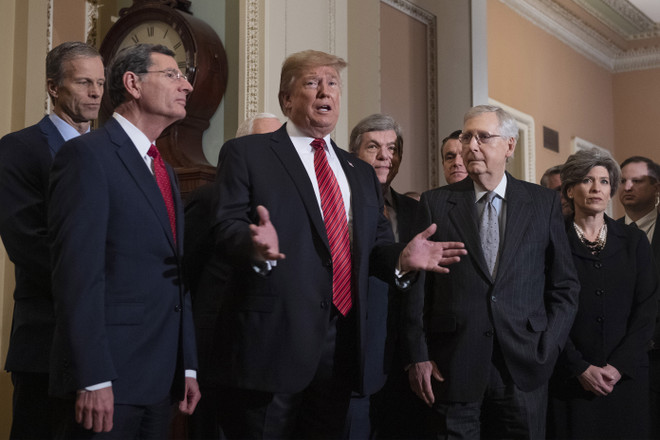 Tổng thống Mỹ Trump gia tăng sức ép với các đối thủ chính trị ảnh 1