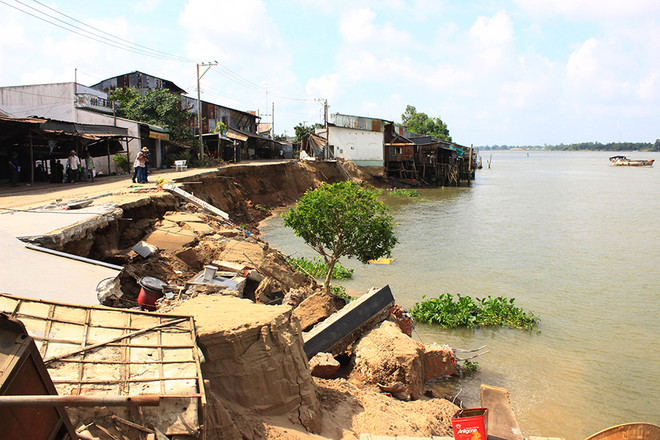 Vụ sông "nuốt" nhà: Bộ trưởng Môi trường họp khẩn với An Giang ảnh 2