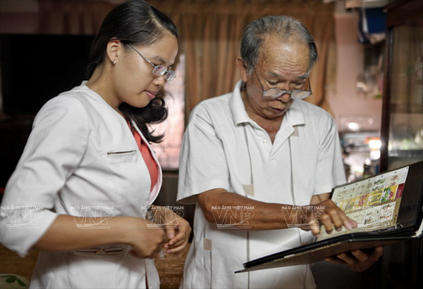 Thú vui những ngày đầu năm: Sưu tầm các loại tem tất niên ảnh 1