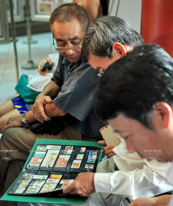 Thú vui những ngày đầu năm: Sưu tầm các loại tem tất niên ảnh 5