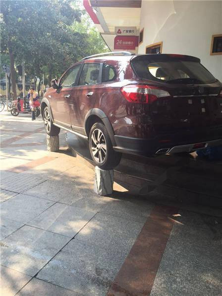 [Photo] Ngỡ ngàng với cách đỗ xe "bá đạo" có một không hai ảnh 3