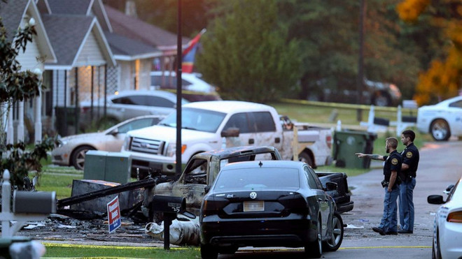 Mỹ: Máy bay cỡ nhỏ rơi xuống nhà dân, 4 người thiệt mạng ảnh 1