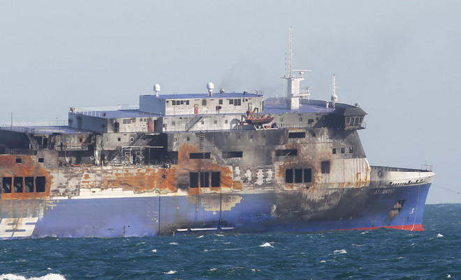 Phà Norman Atlantic vẫn âm ỉ cháy sau khi được cứu hộ ảnh 1