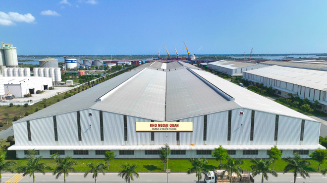 Kho ngoại quan có diện tích 13.440m2, được xây dựng theo tiêu chuẩn quốc tế tại Cảng Chu Lai. Cảng Chu Lai cung cấp dịch vụ kho hàng quy mô lớn ở miền Trung ảnh 1