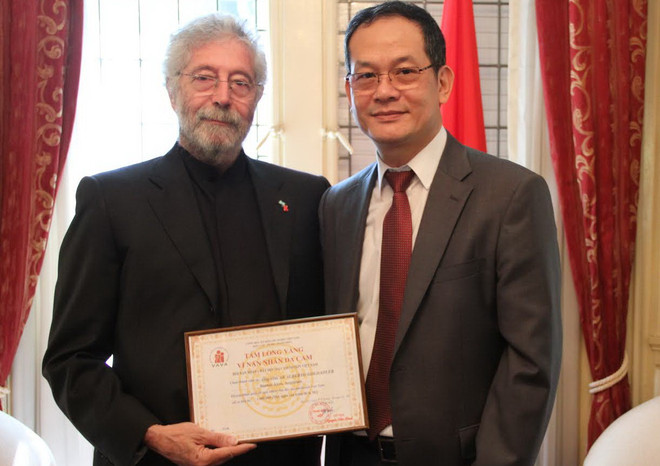 Việt Nam vinh danh công dân Argentina ủng hộ nạn nhân da cam ảnh 1