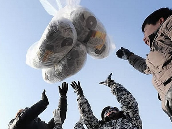 Hàn Quốc phản đối Triều Tiên bắn bóng bay mang truyền đơn ảnh 1