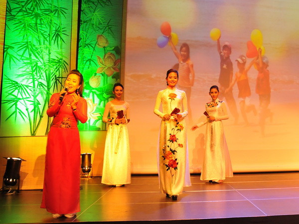 Chương trình nghệ thuật hướng về biển đảo quê hương tại Bỉ ảnh 1