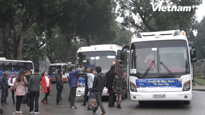 [Video] Ấm áp chuyến xe Xuân đưa hàng ngàn sinh viên về quê đón tết ảnh 1