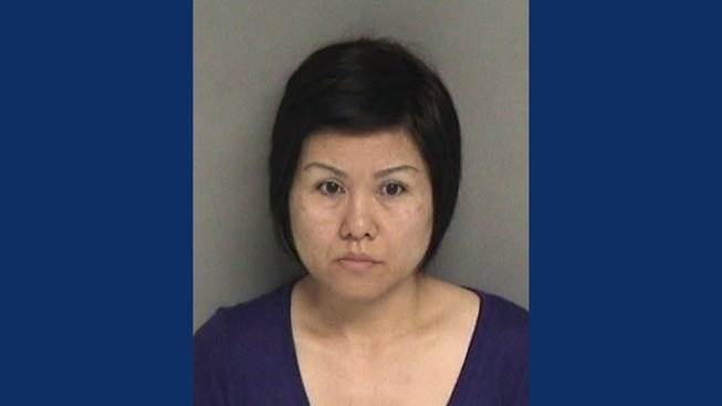 Một Việt kiều ở Mỹ cắn người bán hàng vì chiếc ví Michael Kors ảnh 1