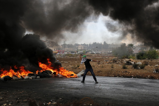 Quân đội Israel không kích Dải Gaza trả đũa vụ bắn rốckét ảnh 1
