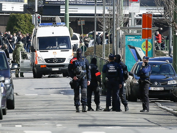 Mỹ liệt đối tượng khủng bố ở Paris và Brussels vào danh sách đen ảnh 1