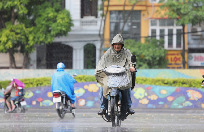 Ảnh minh họa. (Ảnh: Thành Đạt/TTXVN) Bắc Bộ và Nam Bộ có mưa dông, Trung Bộ nắng nóng kéo dài ảnh 1