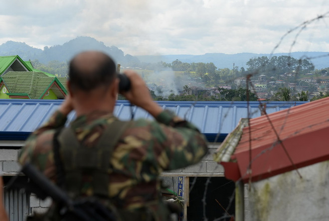 Philippines tạm dừng tấn công vào Marawi để đảm bảo an toàn con tin ảnh 1