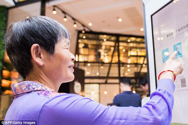 Cửa hàng đầu tiên trên thế giới sử dụng thanh toán nhận dạng khuôn mặt ảnh 2