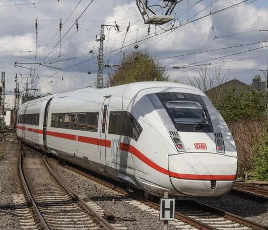 Tàu ICE có thể đạt vận tốc lên đến 320km/h. (Nguồn: Spiegel) Đức và Pháp đạt thỏa thuận cho hành trình cao tốc Berlin-Paris ảnh 1