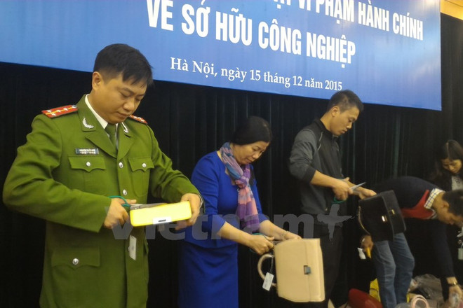 [Video] Toàn cảnh buổi tiêu hủy các sản phẩm thời trang giả mạo ảnh 1