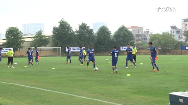 Tuyển thủ Việt Nam hào hứng tập trên mặt sân cỏ Bermuda của Mỹ ảnh 1