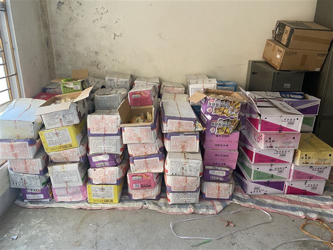 Hàng không rõ nguồn gốc, xuất xứ bị lực lượng chức năng thu giữ. (Ảnh: TTXVN) Công an Lào Cai thu giữ nhiều lô hàng không rõ nguồn gốc, xuất xứ ảnh 3