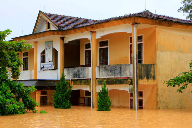 Mưa lũ ở Miền Trung: Hà Tĩnh ngập sâu trong biển nước ảnh 3