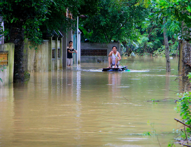 Mưa lũ ở Miền Trung: Hà Tĩnh ngập sâu trong biển nước ảnh 1