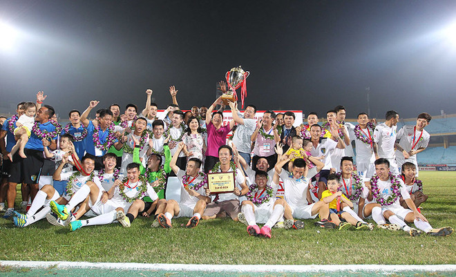 Hà Nội T&T đoạt chức vô địch Giải bóng đá V.league năm 2016. (Ảnh: Quốc Khánh/TTXVN) Hà Nội T&T đổi tên thành Câu lạc bộ bóng đá Hà Nội ảnh 1