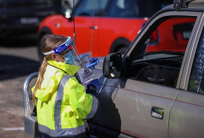 New Zealand có ca Omicron, Queensland của Australia tái áp đặt hạn chế ảnh 2