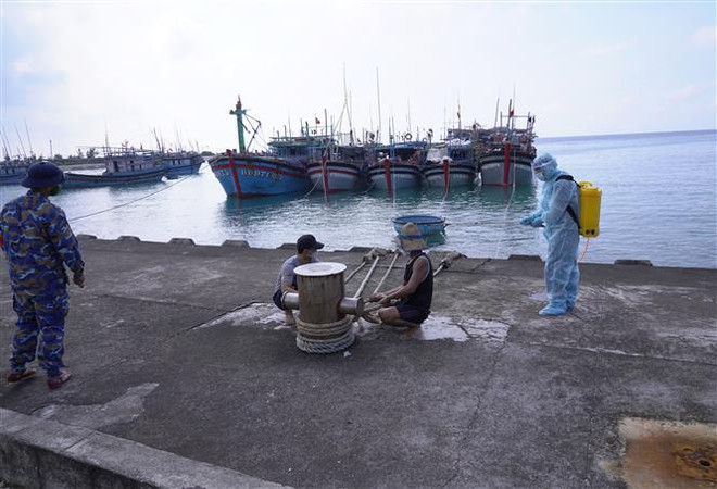 Tiền Giang và Cà Mau chủ động ứng phó bão Rai, bảo vệ người dân ảnh 1