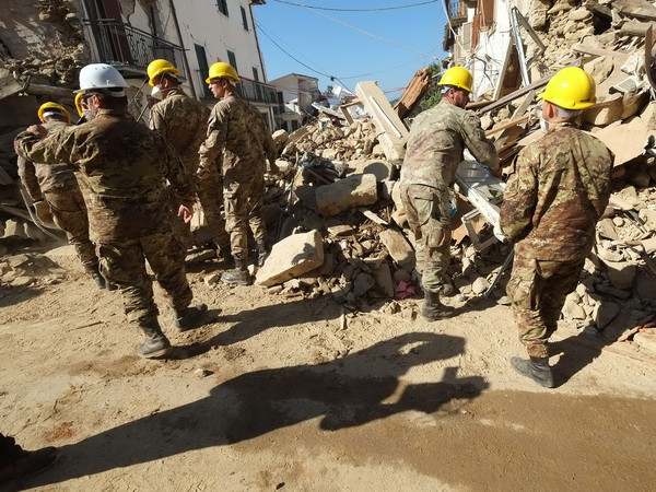 Italy tổ chức quốc tang để tưởng niệm các nạn nhân động đất ảnh 1