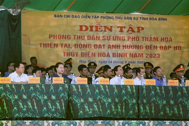 Chủ động ứng phó thiên tai ảnh hưởng đến đập hồ Thủy điện Hòa Bình ảnh 1