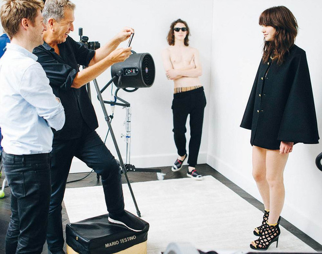 Diện mạo làng thời trang thế giới thay đổi do "cơn bão sáp nhập" ảnh 6