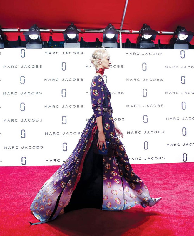 Diện mạo làng thời trang thế giới thay đổi do "cơn bão sáp nhập" ảnh 3