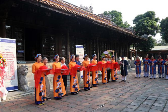 Thừa Thiên-Huế: Tặng sách cổ và giới thiệu tác phẩm của vua Minh Mạng ảnh 2