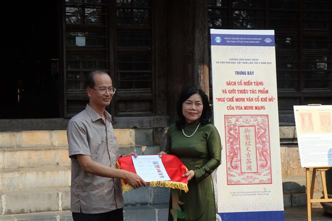 Thừa Thiên-Huế: Tặng sách cổ và giới thiệu tác phẩm của vua Minh Mạng ảnh 1