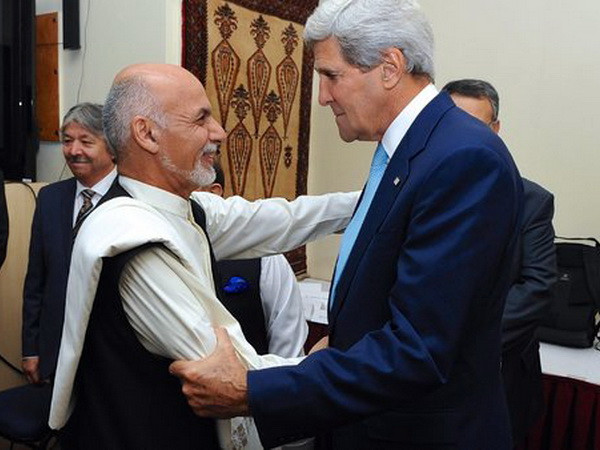 Ngoại trưởng Mỹ gặp các ứng cử viên Tổng thống Afghanistan ảnh 1