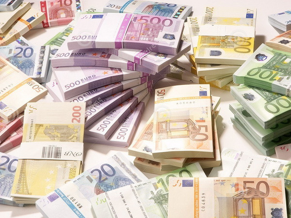 Italy triệt phá băng nhóm in tiền giả lớn trị gần 50 triệu euro ảnh 1