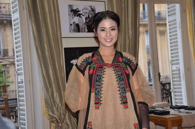 Thổ cẩm Việt Nam đi chinh phục kinh đô thời trang thế giới ảnh 2