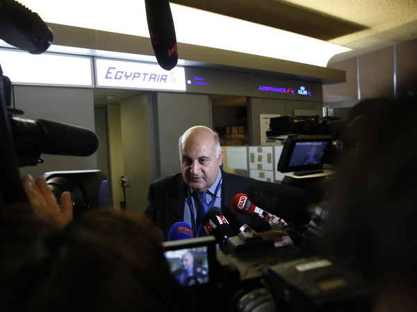 Nhóm cổ phiếu ngành du lịch rớt giá sau vụ rơi máy bay EgyptAir ảnh 1