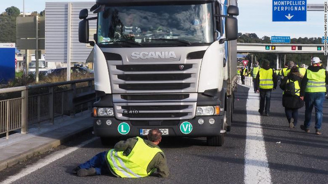 Phe "Áo vàng" tiến hành cuộc biểu tình thứ sáu trên toàn nước Pháp ảnh 1