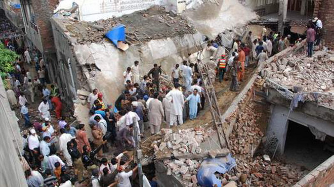 Pakistan: Đã có 24 người thiệt mạng trong vụ sập nhà thờ Hồi giáo ảnh 1