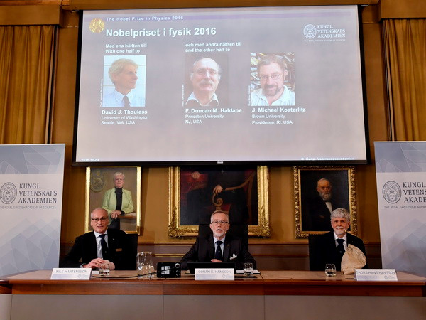 Bộ ba nhà khoa học gốc Anh giành giải Nobel Vật lý 2016 ảnh 1
