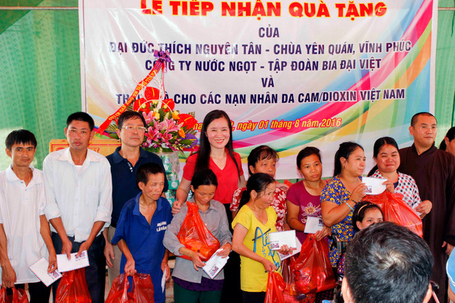 Tập đoàn Hương Sen tặng 350 suất quà cho các học sinh Nam Định ảnh 5