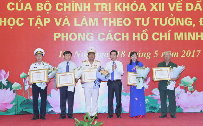Hội nghị toàn quốc sơ kết 1 năm thực hiện Chỉ thị 05 của Bộ Chính trị ảnh 3