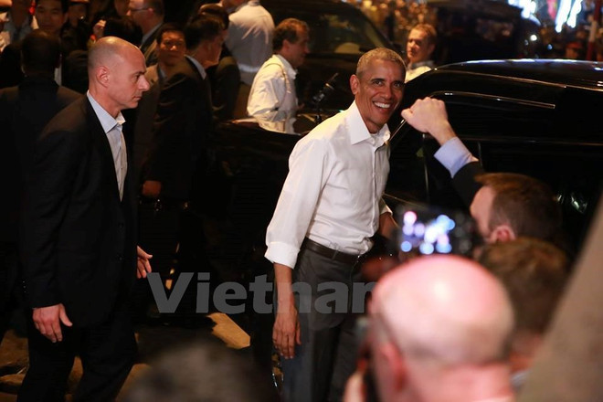 Báo nước ngoài xôn xao về bữa bún chả "6 USD" của ông Obama ảnh 1